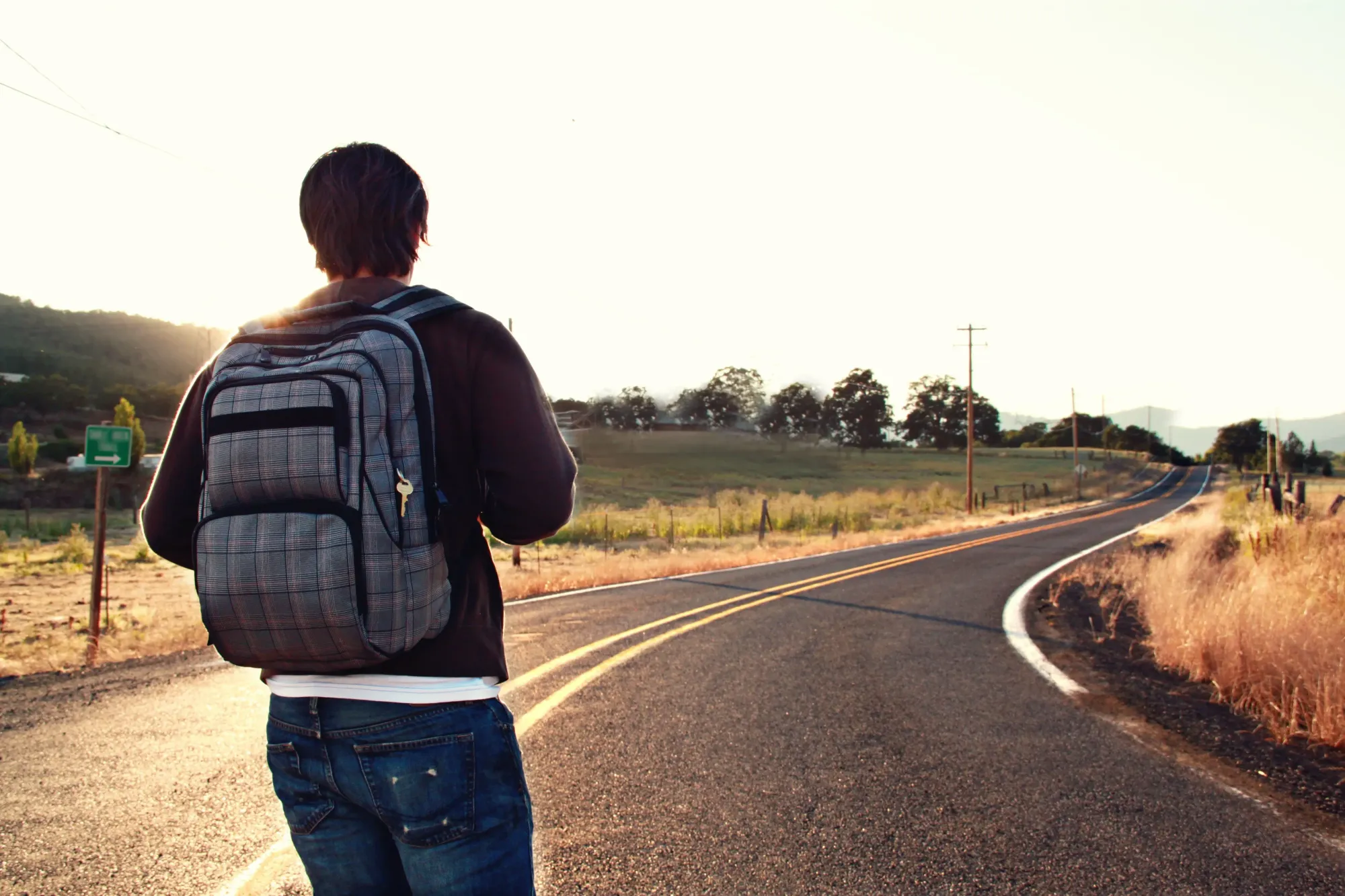 Dicas para viajar sozinho(a) com segurança e confiança